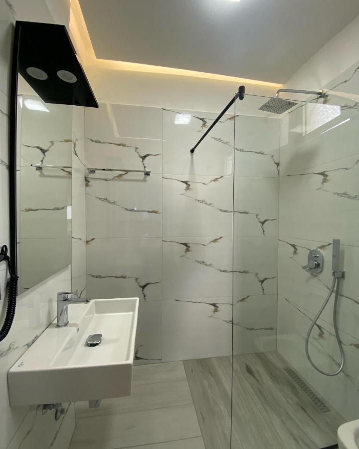 Hotel Kristal Borsh Luaran gambar